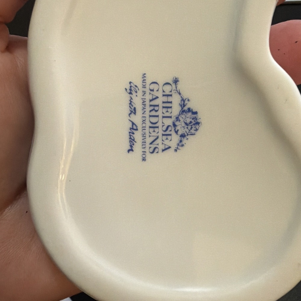 Chelsea Gardens Made In Japan Exclusively For Elizabeth Arden 4" X 2.5"! - Picture 7 of 7